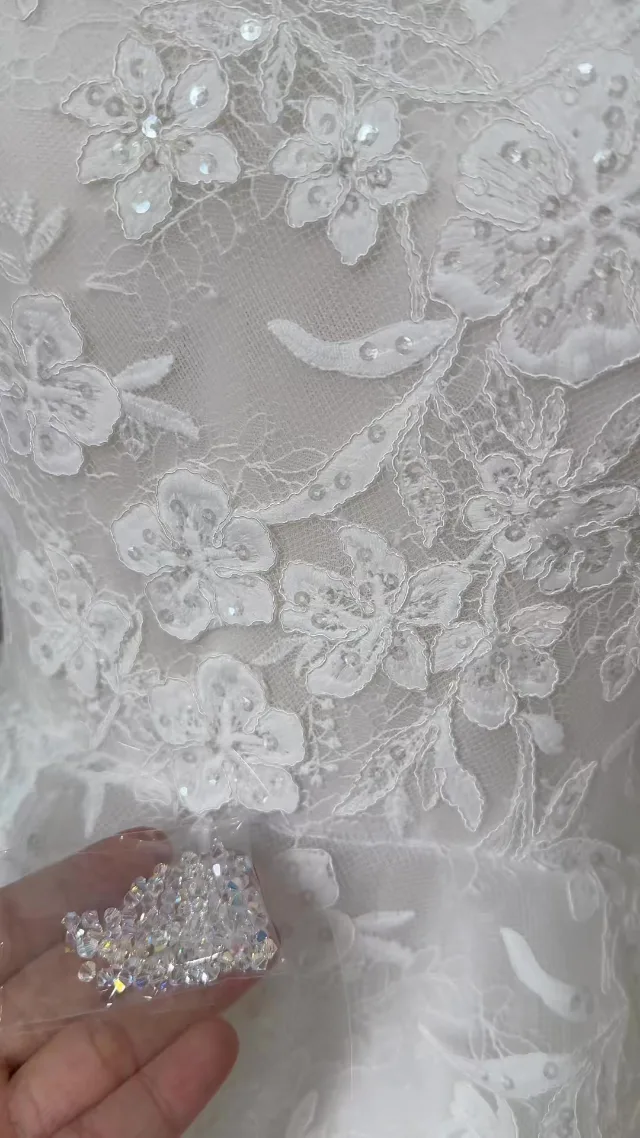 Video ngắn LAM’S Bridal — Đây là pha lê swaroki.tính tiền bằng hạt chứ ko phải mua theo dây. Đây