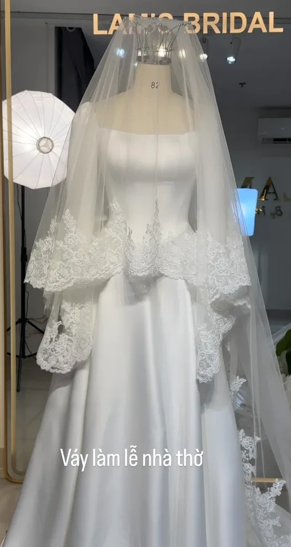 Video ngắn LAM’S Bridal — Váy làm lễ nhà thờ may đo cho Dâu Đức. Chuẩn bị bay thôi nào, LAM’S gử
