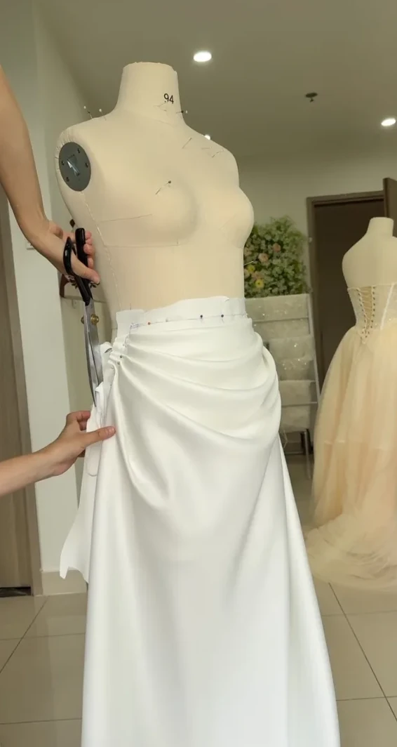 Video ngắn LAM’S Bridal — Một ngày thật đẹp để may váy cưới #vaycuoithietke #mayvaycuoi #vaycuoi