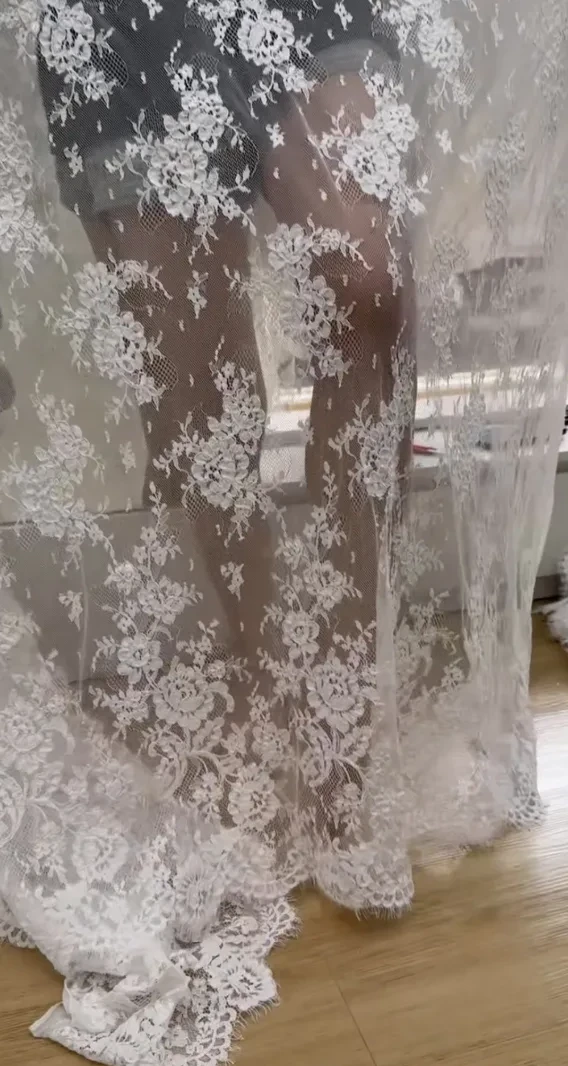 Video ngắn LAM’S Bridal — Ren gân Pháp cao cấp hót hót mới về ạ, Dâu cần may váy tham khảo bên C
