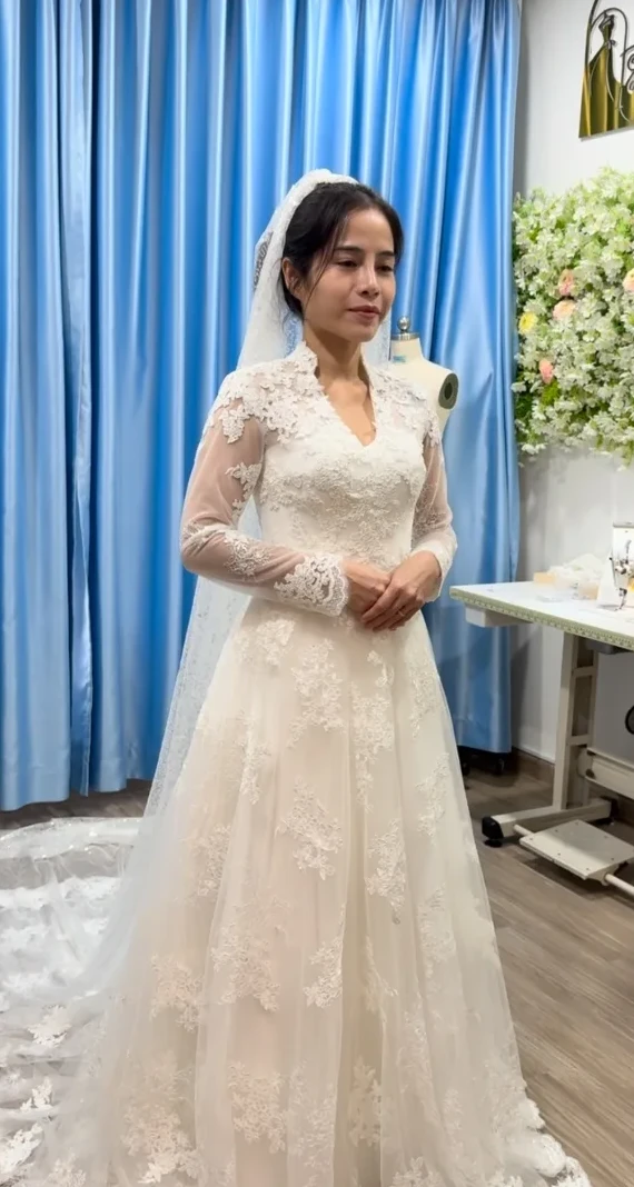 Video ngắn LAM’S Bridal — Timeless beauty for the classic bride. Dâu cần may đo váy cưới theo số