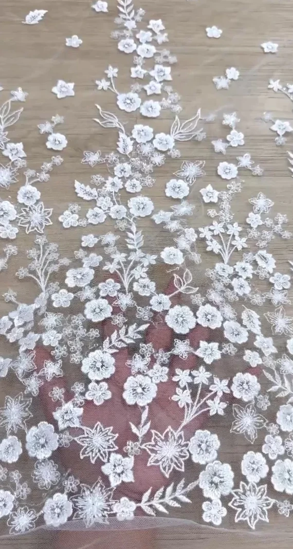 Video ngắn LAM’S Bridal — Em ren siêu sinh đẹp dành cho Dâu may đo váy cưới nhà LAM’S nè. Luôn c