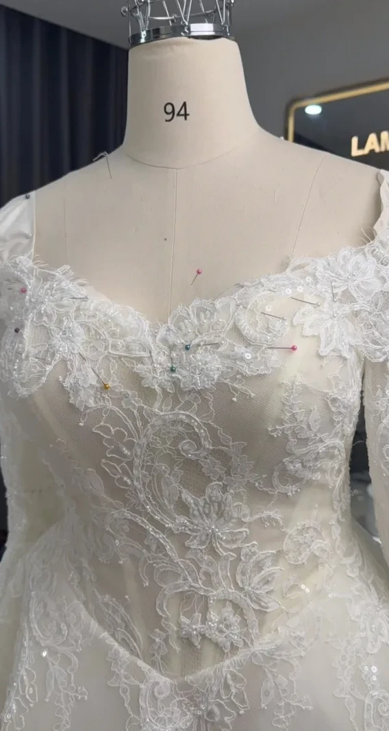 Video ngắn LAM’S Bridal — Một em váy bigsize cho Dâu, phải mất 80h liên tục để hoàn thiện em váy