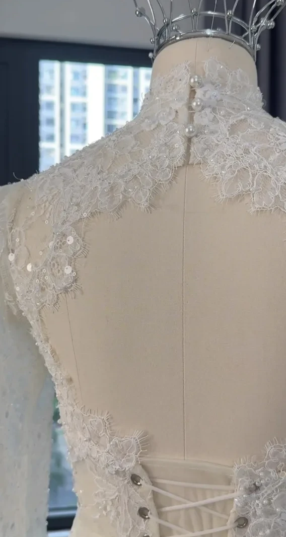 Video ngắn LAM’S Bridal — Chiếc váy đuôi cá ren gân Pháp cao cấp, khéo léo tôn trọn từng đường c