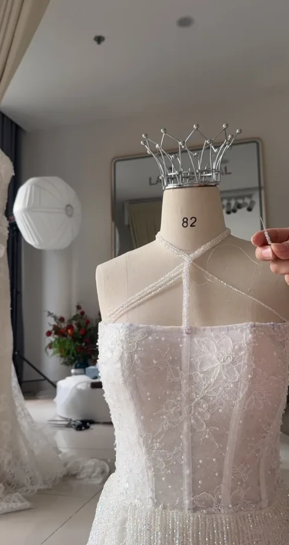 Video ngắn LAM’S Bridal — Mỗi chi tiết đều chỉn chu để tạo nên 1 chiếc váy cưới thật đ