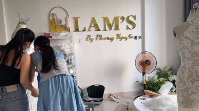 Video ngắn LAM’S Bridal — Mẫu váy cưới may đo online mới tại studio