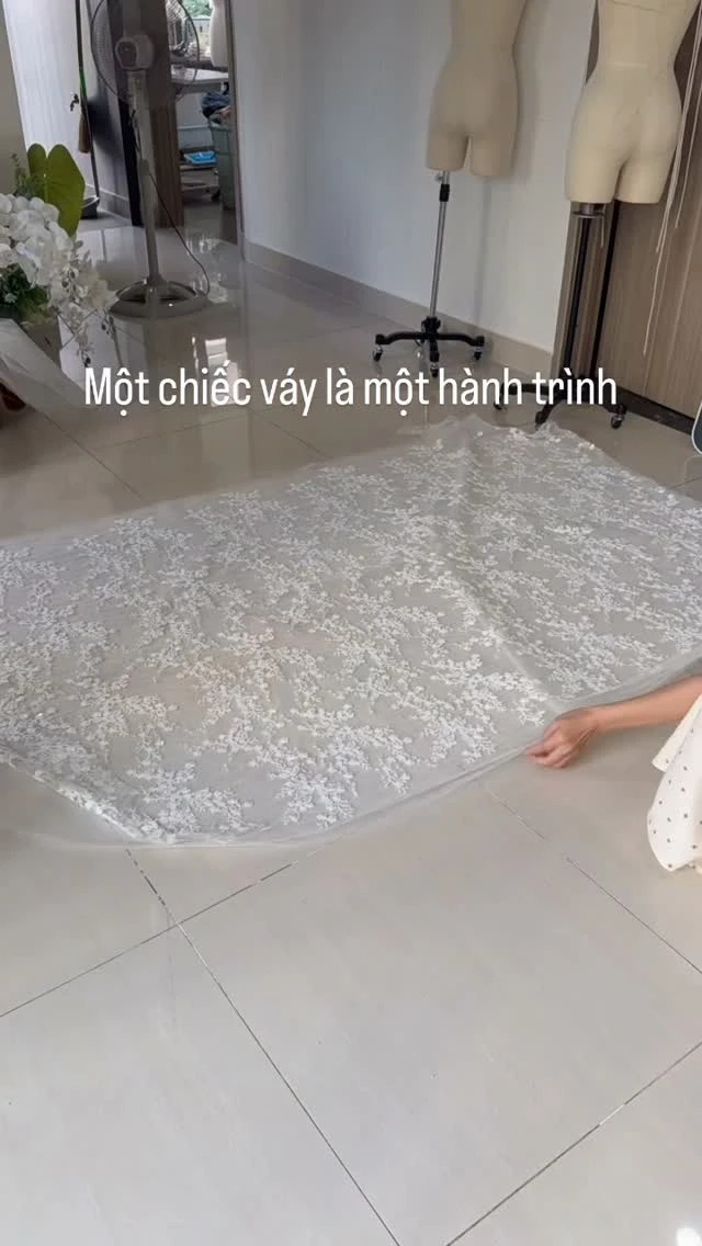 Video ngắn LAM’S Bridal — váy cưới ren may đo cho Dâu Việt ở Pháp